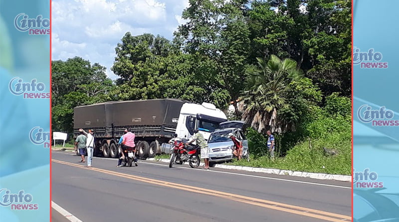 Carreta se choca com carro de passeio na BR 230 em Oeiras