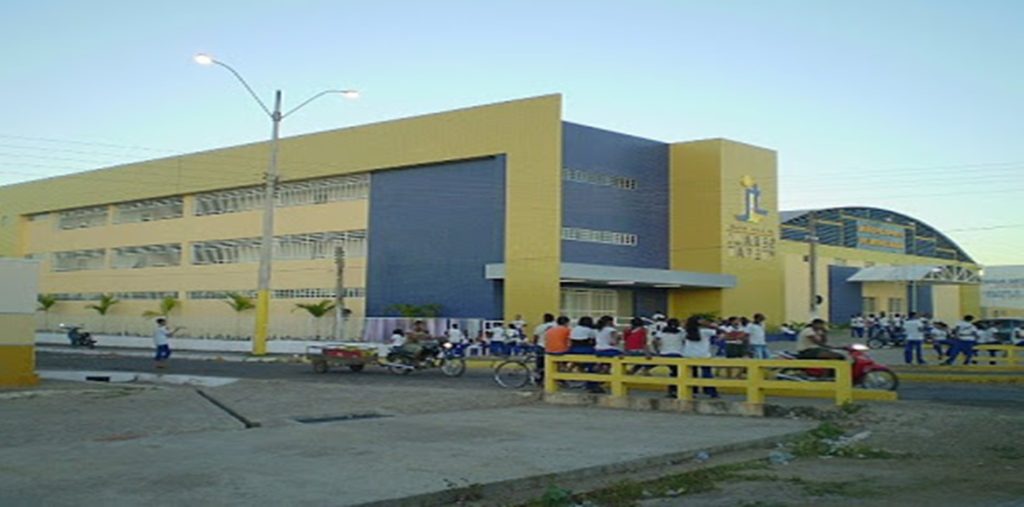 Adolescente é atropelada por motocicleta na porta de escola no Piauí