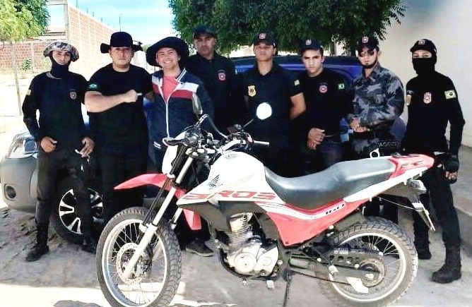 Moto roubada de empresário de Alagoinha é encontrada abandonada na zona rural de São Julião. Veja!