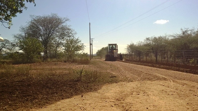 SÃO JULIÃO - Prefeito Dr. Jonas recupera estradas vicinais do município