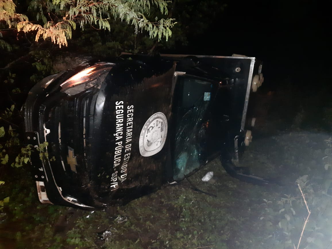 Viatura do IML tomba em Dom Expedito Lopes