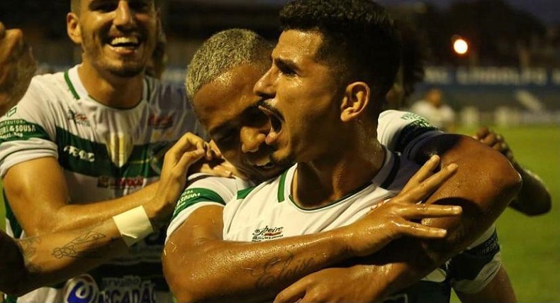 Altos sai na frente, cede empate, mas acha gol no último minuto e vence Manaus na Série C
