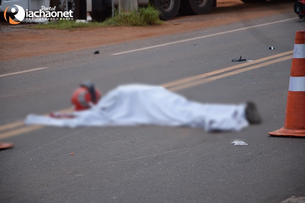 Cabeleireiro morre em acidente de trânsito na BR-316; veja fotos