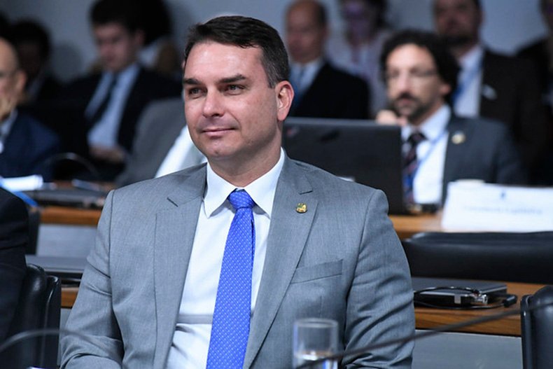 Caso rachadinha STF mantém foro especial a senador Flávio Bolsonaro