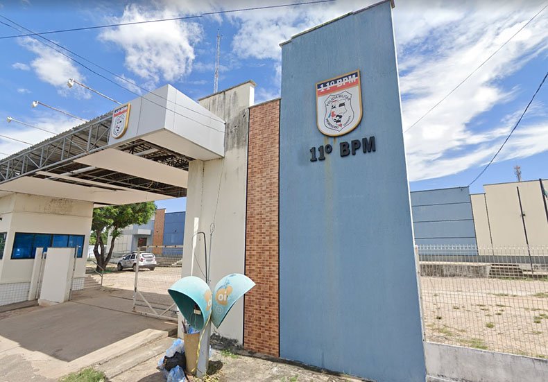 Homem trans tem casa invadida e é morto a tiros