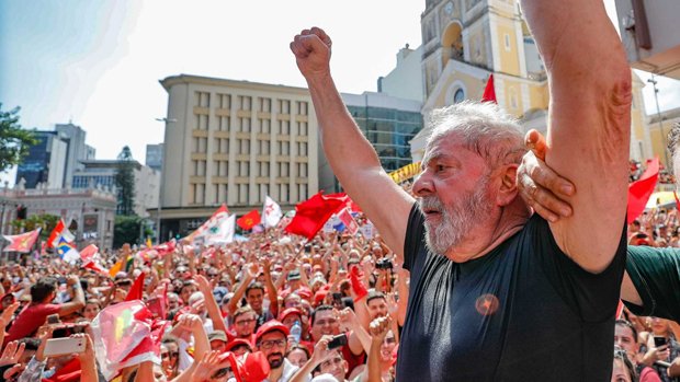 Lula na multidão