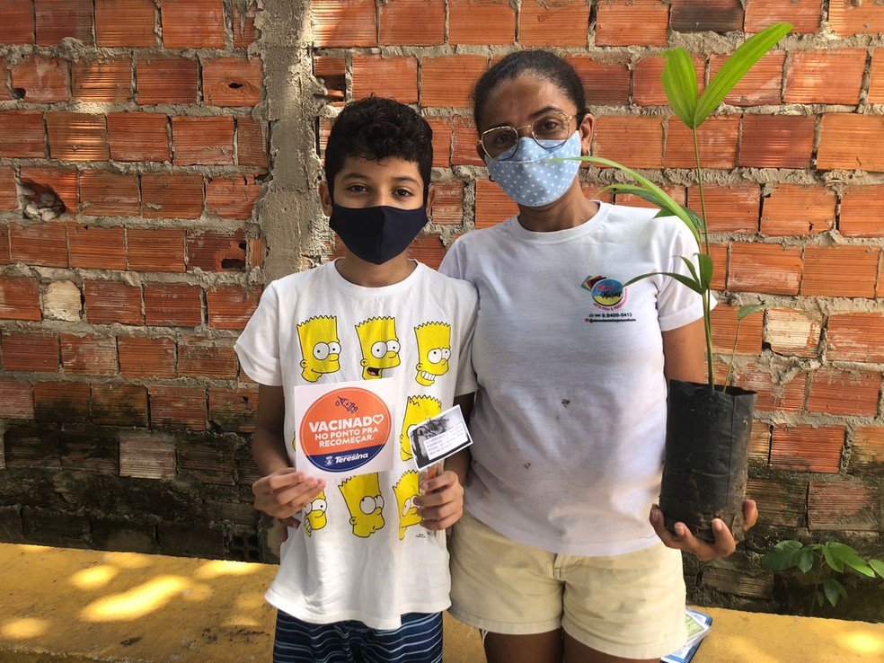 Crianças ganham kit escolar e mudas de plantas ao se vacinar contra Covid em Teresina 'não doeu e ajuda as pessoas'
