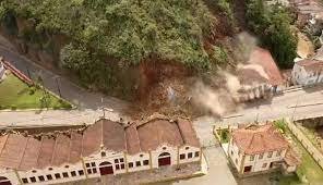 Deslizamento destrói casarão histórico em Ouro Preto (MG)
