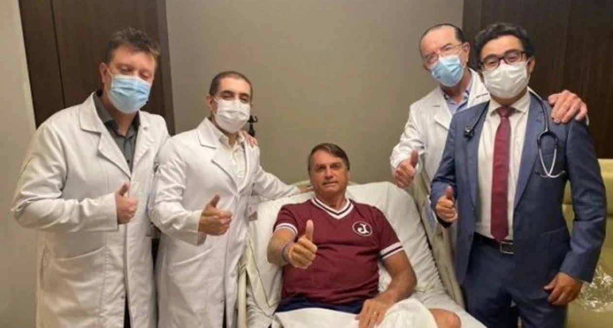Internado desde segunda-feira, Bolsonaro tem alta hospitalar