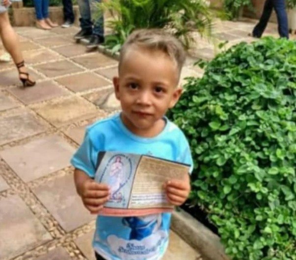 Menino de cinco anos morre afogado em piscina em município do Piauí