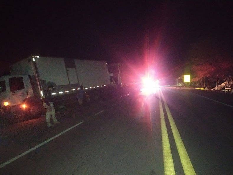 Motorista morre após colidir na traseira de caminhão na BR-343 no Piauí