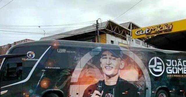 Ônibus de João Gomes quebra na estrada
