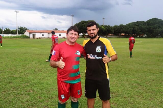 Em Valença, prefeito de Ipiranga do Piauí participa de jogo da Copa Piauí Master de Futebol