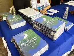 Plano de governo da oposição tem 468 páginas e é distribuído a prefeitos
