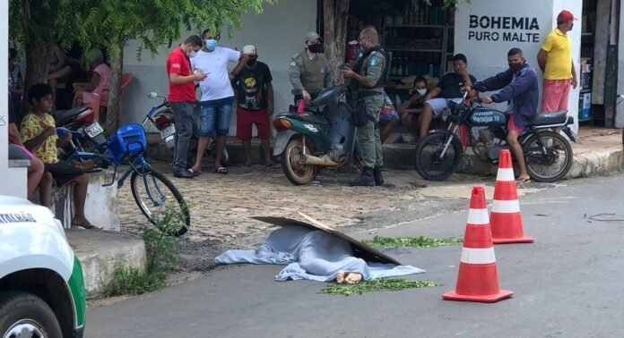 Vendedor morre após cair de bicicleta e bater cabeça no chão no Piauí