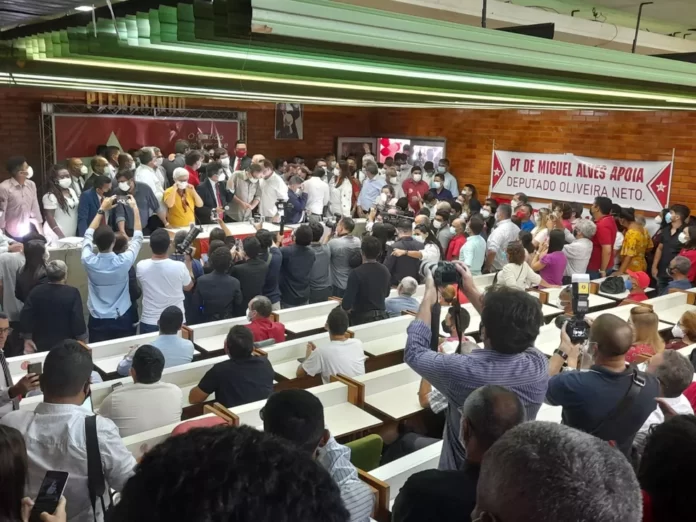 Cinco deputados se filiam ao PT no Piauí; três partidos perdem cadeiras na Assembleia Legislativa