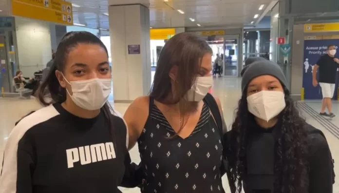 Jogadoras brasileiras que foram cercadas pelas tropas russas conseguem fugir da Ucrânia e desembarcam em SP