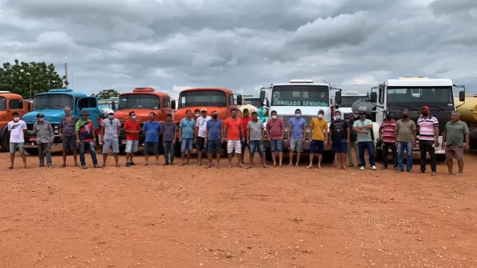 Motoristas de carros-pipa paralisam no Sul do Piauí e pedem reajuste de pagamento após alta dos combustíveis