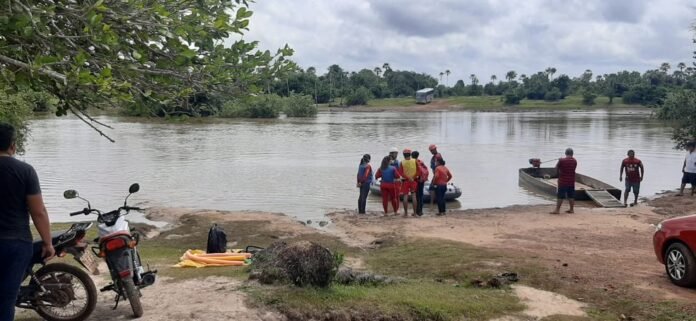 Pai e dois filhos são arrastados por correnteza ao tentar atravessar rio no Piauí; idoso morreu