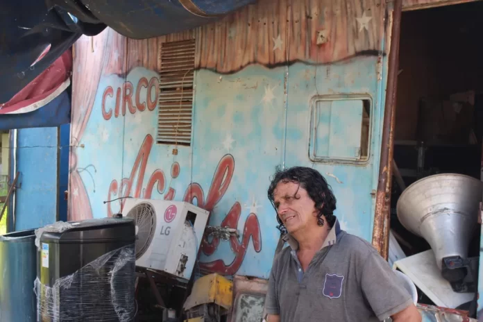 Palhaço que perdeu parte do circo na pandemia no Piauí tem esperança de retomar espetáculos 'vou rir e chorar de alegria'