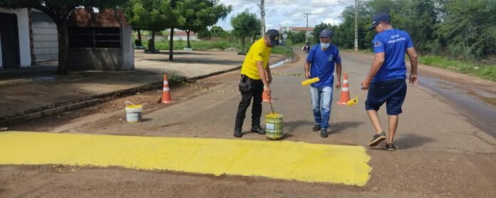 Secretaria de Trânsito intensifica trabalhos de sinalização nas ruas de Picos