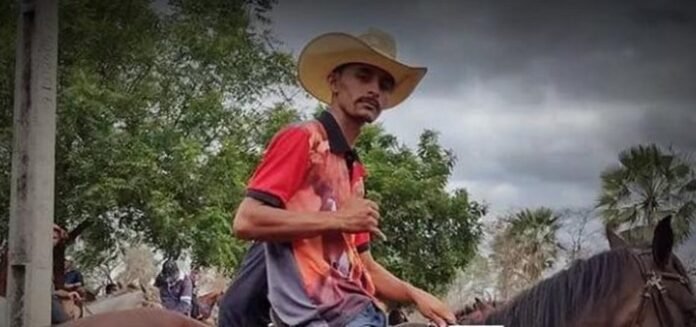 Vaqueiro de 23 anos morre após colidir moto em animal na BR-222 no Piauí