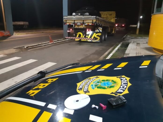 Caminhoneiro é preso com cocaína em Valença do Piauí