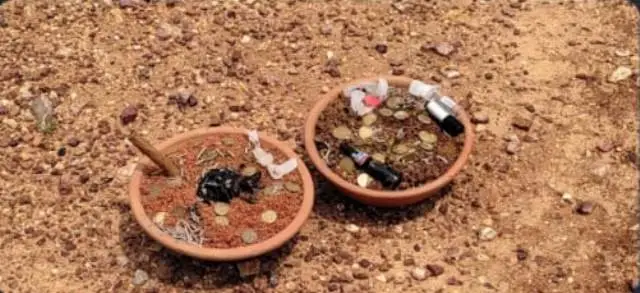 “Despacho de macumba” em encruzilhada chama a atenção de moradores de Fronteiras