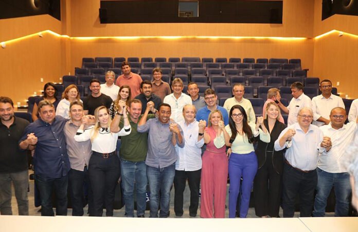 Sílvio Mendes reúne aliados e traça estratégias para a pré-campanha no Piauí