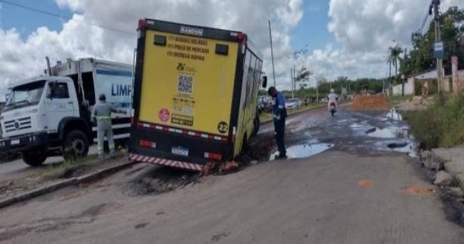 caminhao-de-cerveja-atola-em-cratera-e-via-e-interditada-na-zona-sul-45f37bcb-6f01-49d9-a451-6bc09c4f28ed