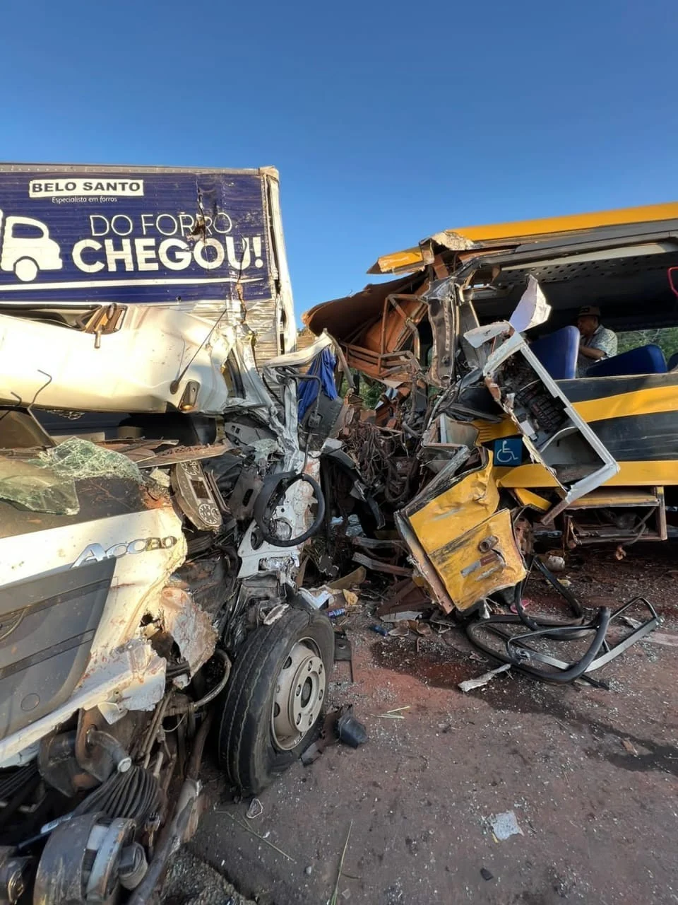 colisao-entre-onibus-escolar-e-caminhao-deixa-6-criancas-feridas-no-piaui-0a092360-9aba-49f7-b498-9f415803c6bf