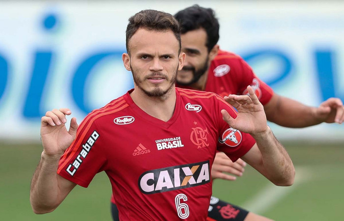 De saída! Lateral-direito do Flamengo está perto de acertar a sua