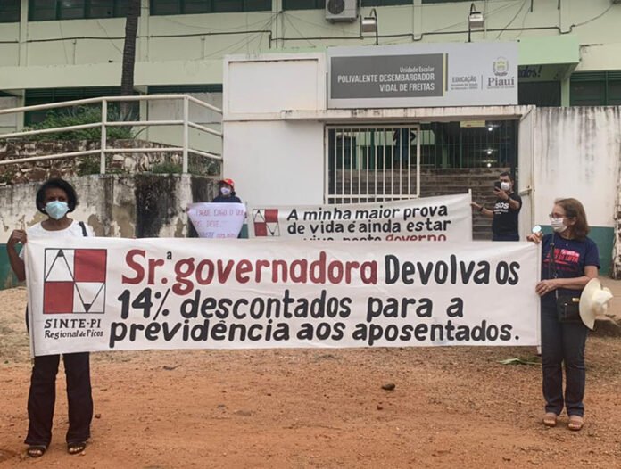 Em Picos, professores da rede estadual realizam manifestação
