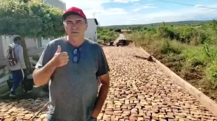 Em São Julião, ex-prefeito José Neci visita obras de mobilidade urbana e agradece investimentos do Governo do Estado em seu município