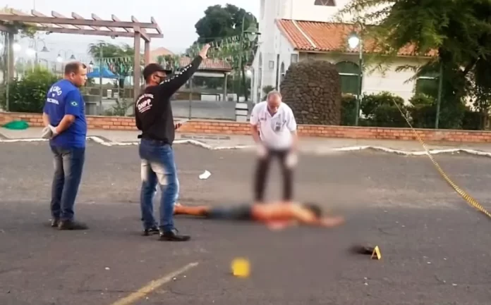 Morador de rua é assassinado a facadas ao lado da igreja no Piauí