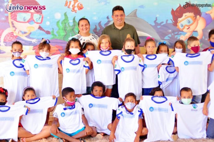 Pela primeira vez na história, alunos de Marcolândia ganham uniformes gratuitos - collage