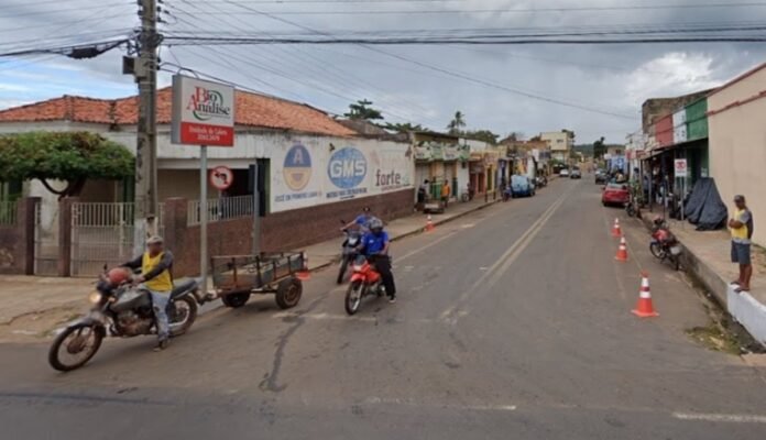 Suspeito faz arrastão em parada de ônibus no centro de cidade do Piauí