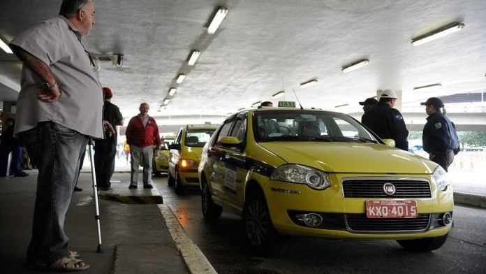 917232-taxi_0542