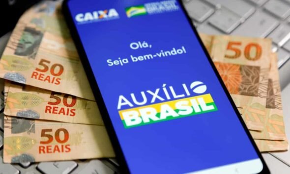 Auxilio-Brasil-590x354