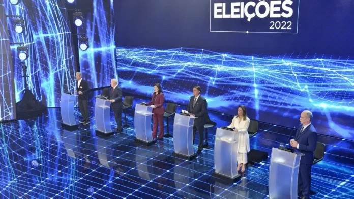 Lula e Bolsonaro trocam acusações e são os principais alvos em debatec