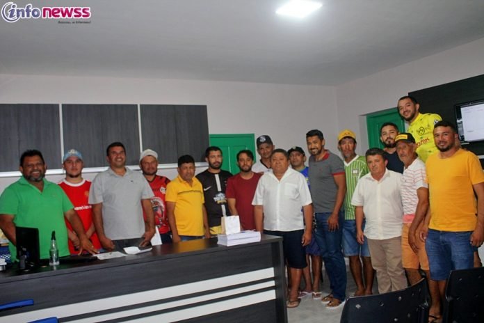Prefeito Ademar anuncia Campeonato de Belém do Piauí com 11,4 mil reais em premiação, auxílio-equipe e entrega de uniformes - IMG_3692