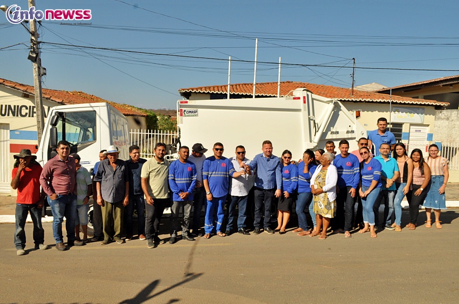 Prefeito Novim entrega caminhão compactador para a população de Francisco Macedo — PI - DSC_0002