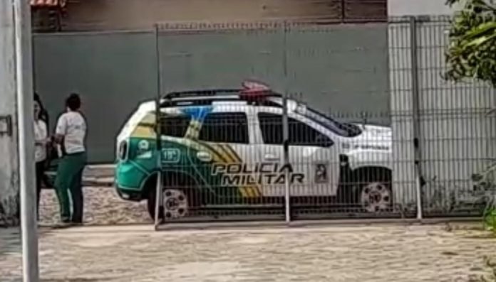 Policia-em-ecola-de-Parnaiba