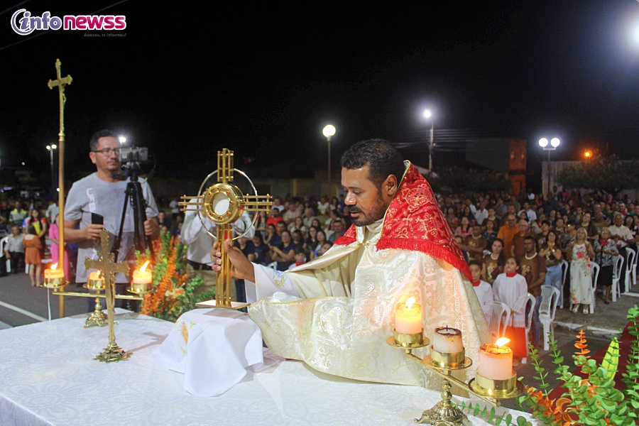 Paróquia de São Sebastião em Padre Marcos — PI, celebra dia de Corpus Christi com missa e adoração ao Santíssimo Sacramento - IMG_0341