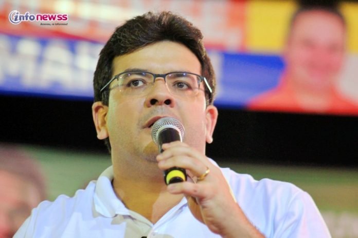 Rafael-Fonteles-e-caravana-do-Time-do-Povo-lancam-pre-campanha-em-Picos-IMG_0353