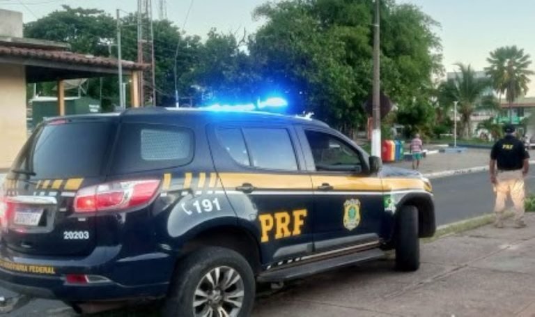 PRF apreende motocicletas no centro de Buriti dos Lopes e alerta para o uso obrigatório de capacete PRF apreende motocicletas no centro de Buriti dos Lopes e alerta para o uso obrigatório de capacete