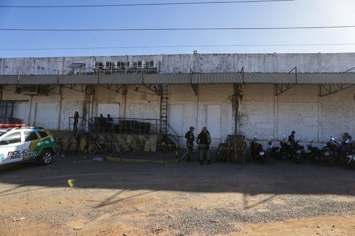 Corpo-encomtrado-em-telhado-de-mercado