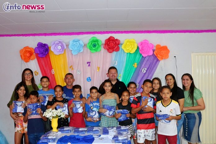 Pelo 2º ano consecutivo, Prefeitura de Francisco Macedo — PI entrega fardamento gratuito para todos os alunos do município - IMG_7180