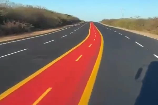 Ciclofaixa-no-meio-de-estrada-no-Piaui-600x400