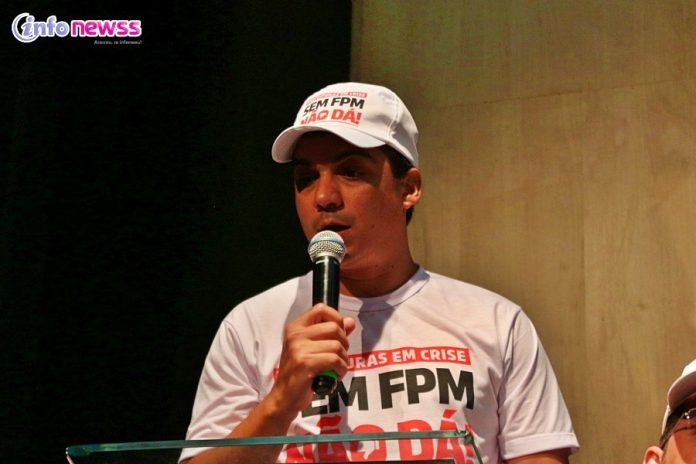 Mais-de-200-Prefeitos-do-Piaui-Protestam-Contra-Reducao-no-FPM-Queda-de-Recursos-e-Emendas-IMG_9435